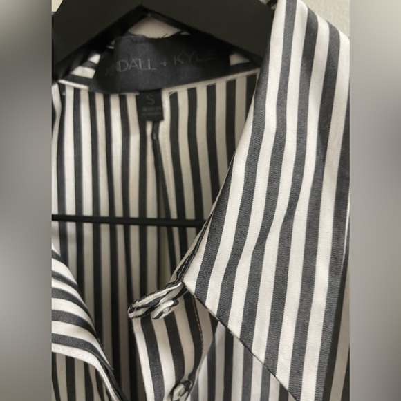 Open Back Top in Black & White Vertical Stripe Shirt - Picture 3 of 3
